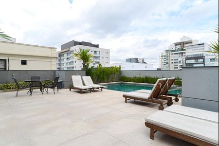 Studio para alugar com 24m², 1 quarto e sem vaga Studio para alugar com 24m², 1 quarto e sem vagaÁrea comum - Piscina