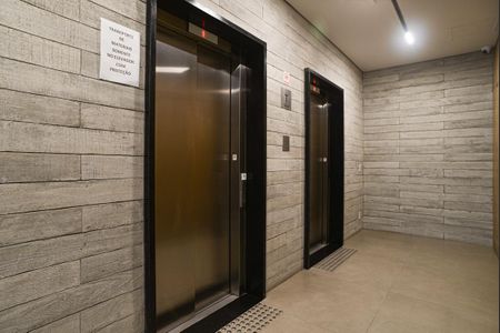 Studio para alugar com 24m², 1 quarto e sem vaga Studio para alugar com 24m², 1 quarto e sem vagaÁrea comum - Elevadores