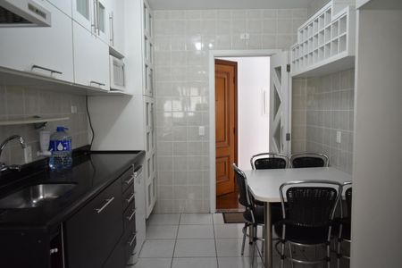 Apartamento à venda com 102m², 3 quartos e 2 vagasCozinha