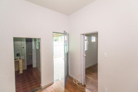 Sala de casa para alugar com 1 quarto, 58m² em Rocha Miranda, Rio de Janeiro