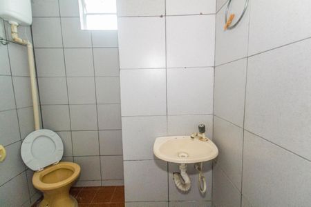Banheiro de casa para alugar com 1 quarto, 58m² em Rocha Miranda, Rio de Janeiro