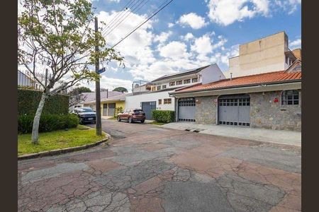 Casa para alugar com 270m², 5 quartos e 2 vagas