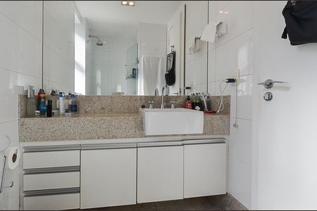 Apartamento à venda com 141m², 3 quartos e 2 vagas Apartamento à venda com 141m², 3 quartos e 2 vagasBanheiro Suíte