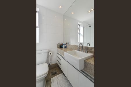 Apartamento à venda com 141m², 3 quartos e 2 vagas Apartamento à venda com 141m², 3 quartos e 2 vagasBanheiro Suíte