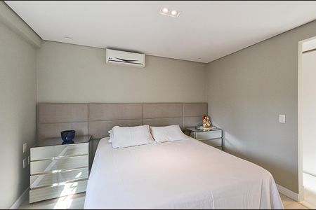 Apartamento à venda com 141m², 3 quartos e 2 vagas Apartamento à venda com 141m², 3 quartos e 2 vagasSuíte