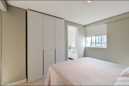 Apartamento à venda com 141m², 3 quartos e 2 vagas Apartamento à venda com 141m², 3 quartos e 2 vagasSuíte