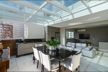 Apartamento à venda com 141m², 3 quartos e 2 vagas Apartamento à venda com 141m², 3 quartos e 2 vagasSala Ambientes Cobertura