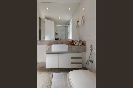 Apartamento à venda com 141m², 3 quartos e 2 vagas Apartamento à venda com 141m², 3 quartos e 2 vagasBanheiro Social