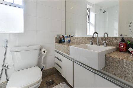 Apartamento à venda com 141m², 3 quartos e 2 vagas Apartamento à venda com 141m², 3 quartos e 2 vagasBanheiro Suíte