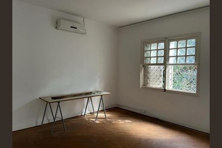 Casa à venda com 5 quartos, 300m² em Pacaembu, São Paulo