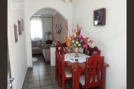 Casa à venda com 4 quartos, 141m² em Vila Zat, São Paulo