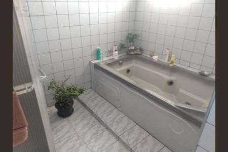 Casa à venda com 4 quartos, 141m² em Vila Zat, São Paulo