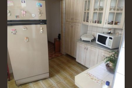 Casa à venda com 4 quartos, 141m² em Vila Zat, São Paulo