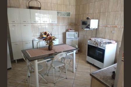 Casa à venda com 4 quartos, 141m² em Vila Zat, São Paulo