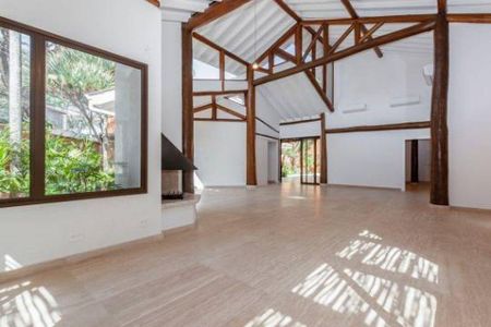 Casa à venda com 4 quartos, 626m² em Pacaembu, São Paulo