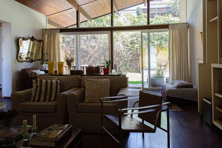 Casa para alugar com 4 quartos, 400m² em Pacaembu, São Paulo