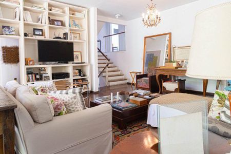 Casa para alugar com 4 quartos, 400m² em Pacaembu, São Paulo