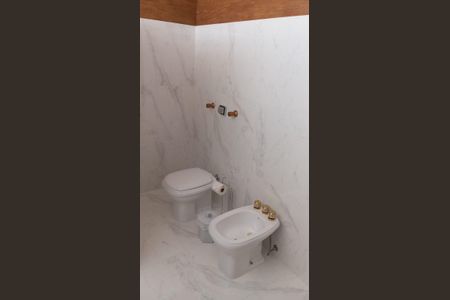 Casa à venda com 384m², 3 quartos e 4 vagas Casa à venda com 384m², 3 quartos e 4 vagasBanheiro