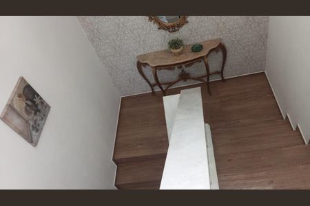 Casa à venda com 384m², 3 quartos e 4 vagas Casa à venda com 384m², 3 quartos e 4 vagasEscada