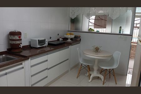 Casa à venda com 384m², 3 quartos e 4 vagas Casa à venda com 384m², 3 quartos e 4 vagasCozinha