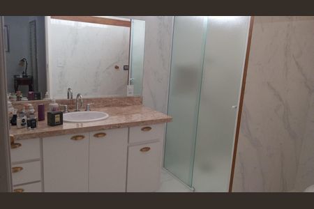 Casa à venda com 384m², 3 quartos e 4 vagas Casa à venda com 384m², 3 quartos e 4 vagasBanheiro