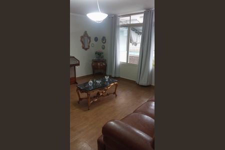 Casa à venda com 384m², 3 quartos e 4 vagas Casa à venda com 384m², 3 quartos e 4 vagasSala