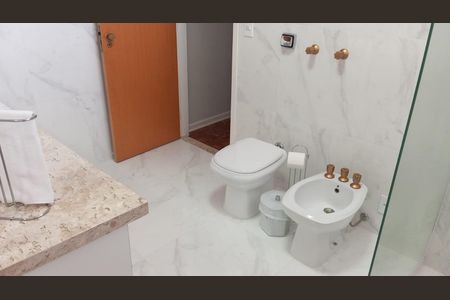 Casa à venda com 384m², 3 quartos e 4 vagas Casa à venda com 384m², 3 quartos e 4 vagasBanheiro