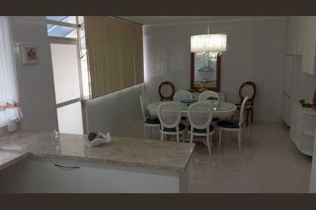 Casa à venda com 384m², 3 quartos e 4 vagas Casa à venda com 384m², 3 quartos e 4 vagasSala de Jantar