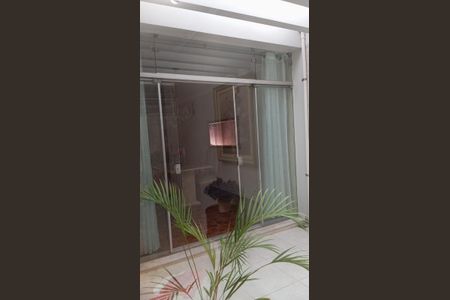 Casa à venda com 384m², 3 quartos e 4 vagas Casa à venda com 384m², 3 quartos e 4 vagasVaranda