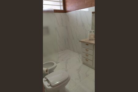 Casa à venda com 384m², 3 quartos e 4 vagas Casa à venda com 384m², 3 quartos e 4 vagasBanheiro