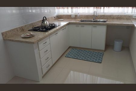 Casa à venda com 384m², 3 quartos e 4 vagas Casa à venda com 384m², 3 quartos e 4 vagasCozinha