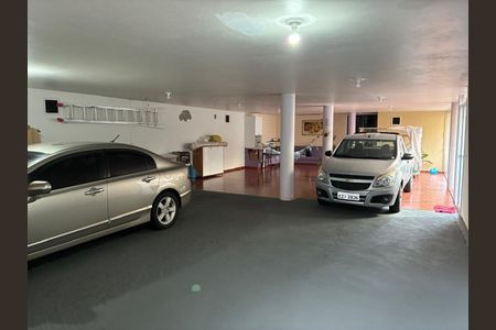 Casa à venda com 384m², 3 quartos e 4 vagas Casa à venda com 384m², 3 quartos e 4 vagasGaragem