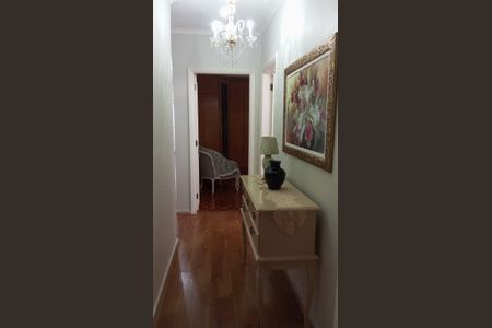 Casa à venda com 384m², 3 quartos e 4 vagas Casa à venda com 384m², 3 quartos e 4 vagasCorredor