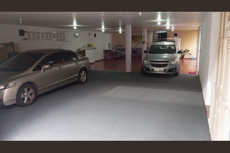 Casa à venda com 384m², 3 quartos e 4 vagas Casa à venda com 384m², 3 quartos e 4 vagasGaragem