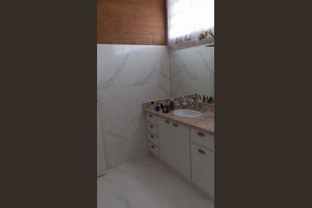 Casa à venda com 384m², 3 quartos e 4 vagas Casa à venda com 384m², 3 quartos e 4 vagasBanheiro