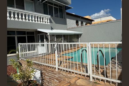 Casa à venda com 384m², 3 quartos e 4 vagas Casa à venda com 384m², 3 quartos e 4 vagasPiscina