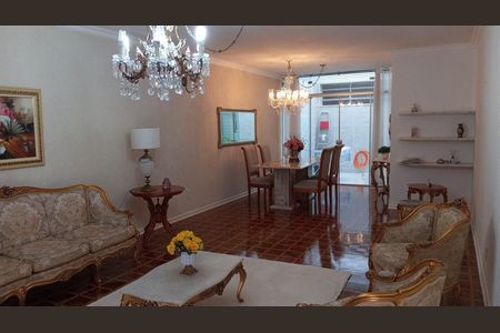 Casa à venda com 384m², 3 quartos e 4 vagas Casa à venda com 384m², 3 quartos e 4 vagasSala