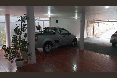Casa à venda com 384m², 3 quartos e 4 vagas Casa à venda com 384m², 3 quartos e 4 vagasGaragem