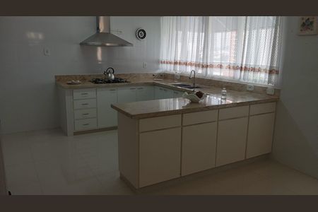 Casa à venda com 384m², 3 quartos e 4 vagas Casa à venda com 384m², 3 quartos e 4 vagasCozinha