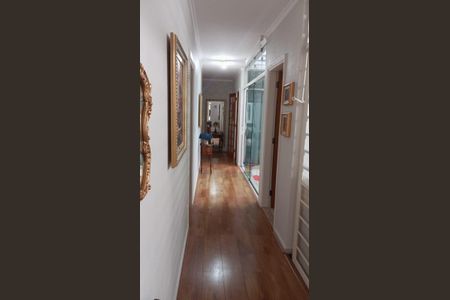 Casa à venda com 384m², 3 quartos e 4 vagas Casa à venda com 384m², 3 quartos e 4 vagasCorredor