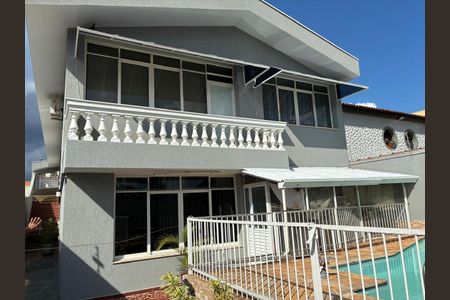 Casa à venda com 384m², 3 quartos e 4 vagas Casa à venda com 384m², 3 quartos e 4 vagasPiscina