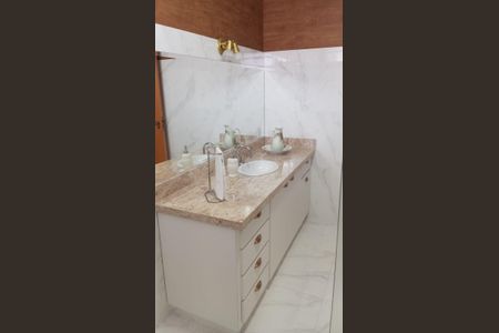 Casa à venda com 384m², 3 quartos e 4 vagas Casa à venda com 384m², 3 quartos e 4 vagasBanheiro