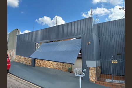 Casa à venda com 384m², 3 quartos e 4 vagas Casa à venda com 384m², 3 quartos e 4 vagasGaragem