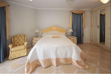 Casa para alugar com 4 quartos, 349m² em Jardim Virginia Bianca, São Paulo