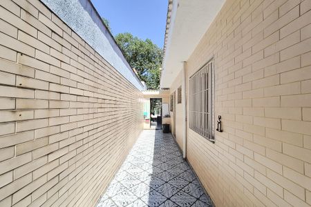 Casa à venda com 250m², 3 quartos e 2 vagasCorredor