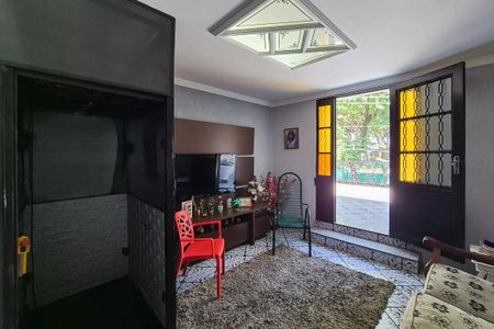 Casa à venda com 250m², 3 quartos e 2 vagasSala