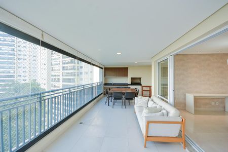 Apartamento à venda com 223m², 4 quartos e 4 vagasSacada