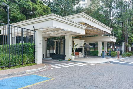 Apartamento à venda com 223m², 4 quartos e 4 vagasFachada e portaria