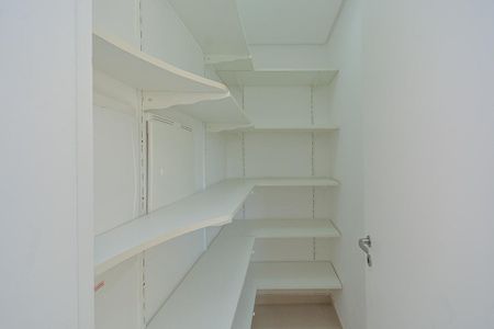 Apartamento à venda com 223m², 4 quartos e 4 vagasDespensa