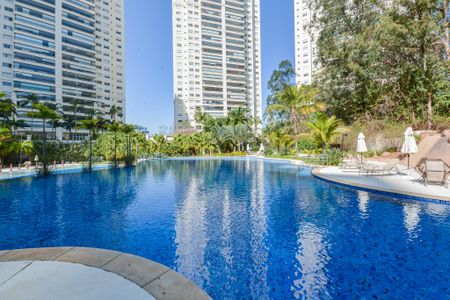 Apartamento à venda com 223m², 4 quartos e 4 vagasÁrea comum - Piscina